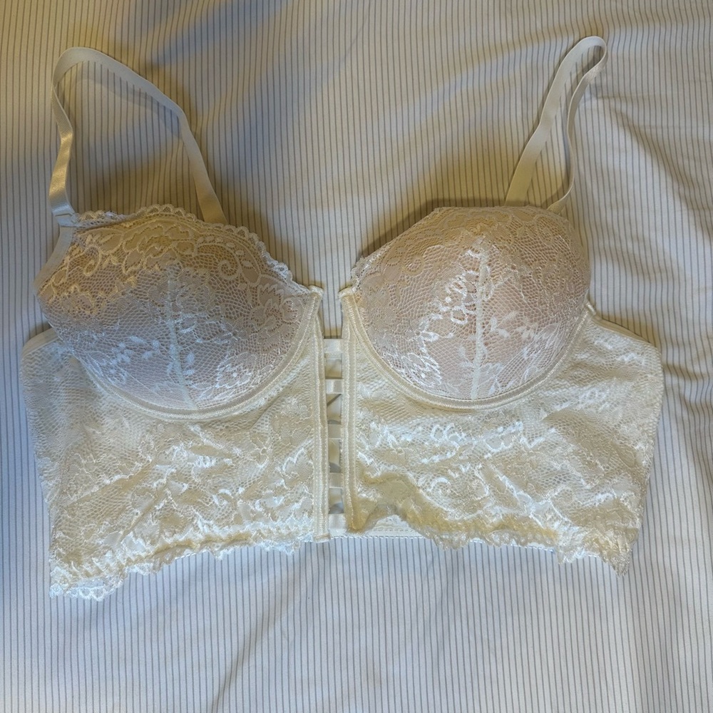 Elegant Lace Underwire Bra in Cream